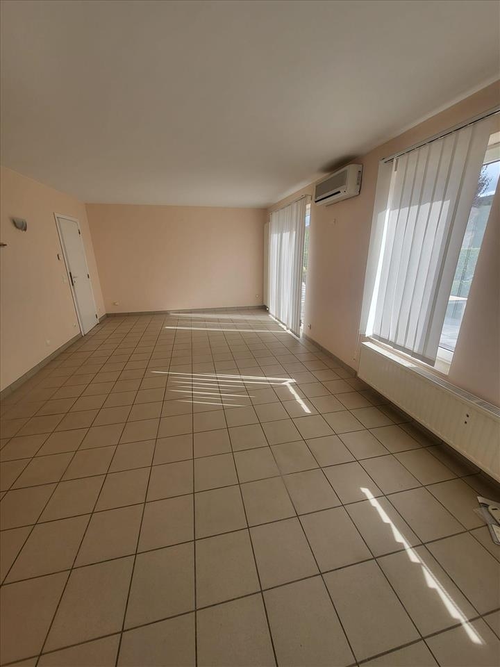 Commerce à louer à Bouge 5004 7800.00€  chambres m² - annonce 266115